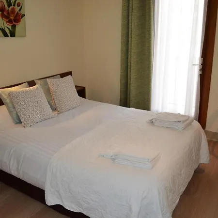 Au Bec Fin Hotel 2*