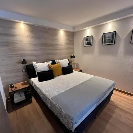 Au Bec Fin Hotel 2*