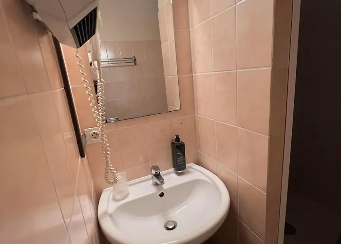 Hotell Des 4 Soleils Aix-les-Bains
